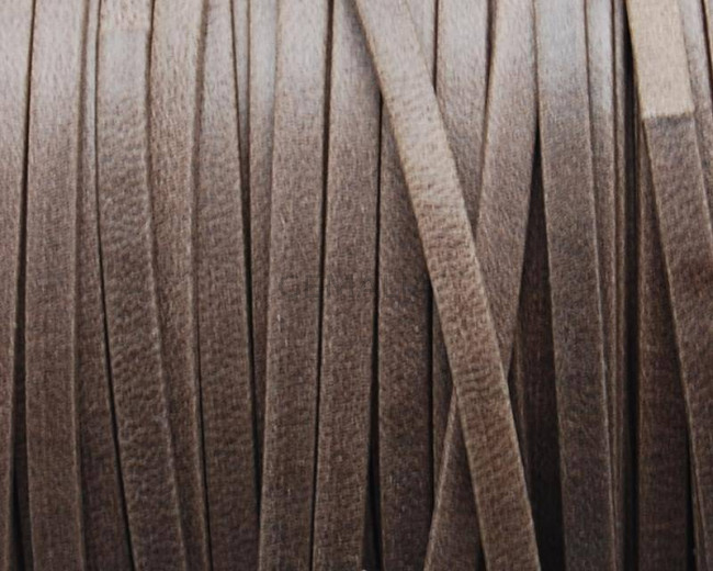 Cuero. Tira doblada. Plano 3x1mm. Marron oscuro mate. Calidad superior