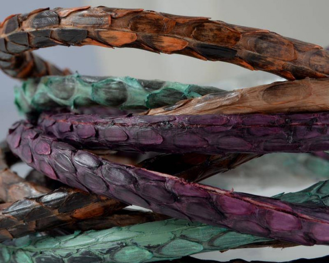 Serpiente pyton. Redondo. 4mm. Hueco. MIX. Int.0,8mm. Calidad superior. Tiras de 20cm