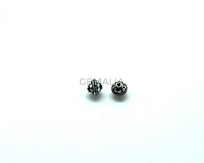Cuentas metalicas. Bola tallada. 8mm. Plata vieja. Int.0,8mm aprox.