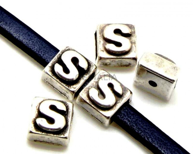 Letra Zamak S. Cuadrado 9mm. Plateado. Int.6x2,5mm