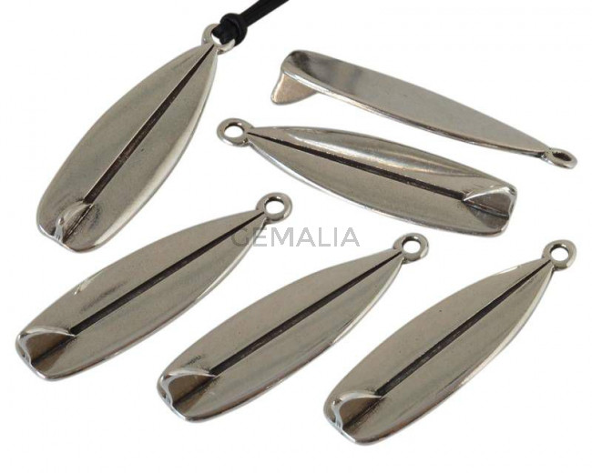 Zamak. Colgante. Tabla. Surf. 53,5x15mm. Plateado. Int.2,5mm