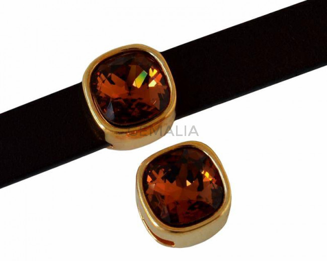 Entrepieza Zamak/SWAROVSKI. Cuadrado 13x13mm. Dorado. Smoked Topaz. Int.10x2,5mm