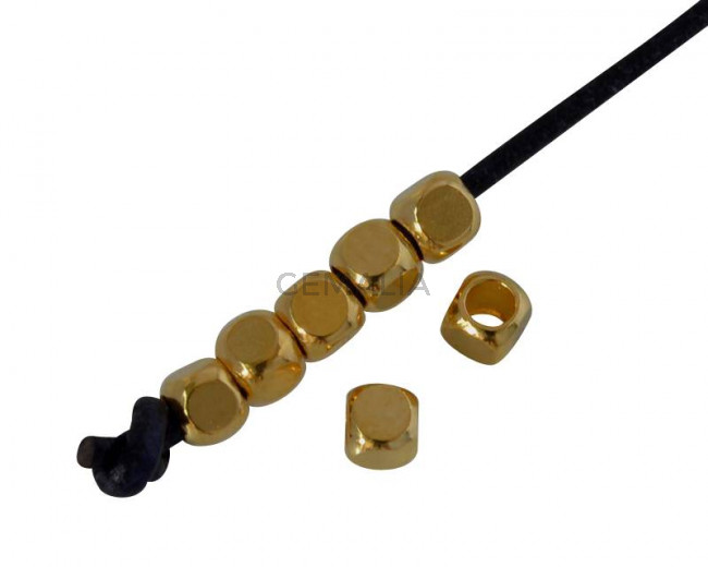 Entrepieza de latÃ³n cubo 2,5x2,5mm. Dorado. Int.1,6mm