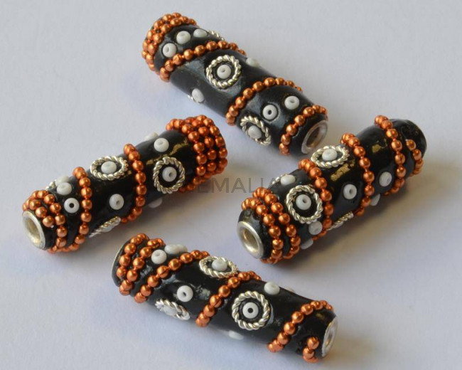 Resina/Metal. Tubo. 32x10mm. Negro. Int.3mm Aprox.