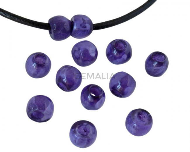 Resina. Bola 7x7x5mm. Morado jaspeado. Int.3mm aprox. Calidad superior.