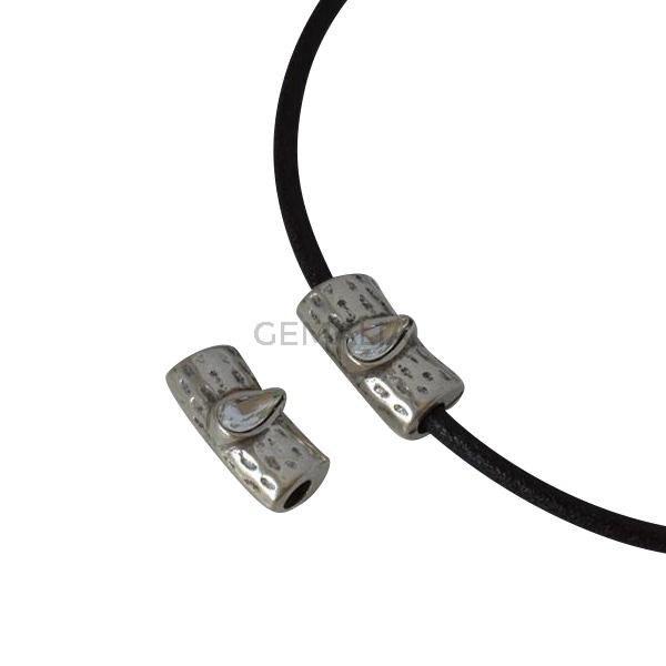 Tubo de SWAROVSKI y Zamak 24x12x8,5mm. Plateado-Crystal. Int.4mm