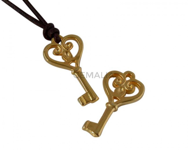 Colgante de Zamak llave 21x11mm. Dorado. Int.1,8mm