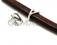 Letra Zamak "V".12x15mm. Plateado. Int.10x7mm