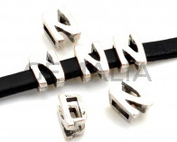 Letra Zamak "N". 9,5mm. Plateado. Int.6x2,5mm