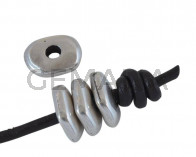 Rondel irregular de Zamak. 12x9,5mm. Plateado. Int.3mm