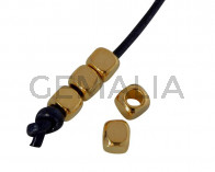 Entrepieza de laton cubo 3x3mm. Dorado. Int.1,8mm