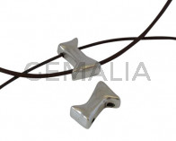 Separador dos agujeros de Zamak 24x13mm. Plateado. Int.3mm