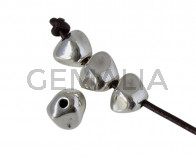 Entrepieza de Zamak piedra irregular 13x10x10,5mm. Plateado. Int.3mm