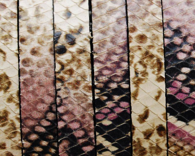 Imitation Snake skin. Flat. 10x2.5mm. Pink.