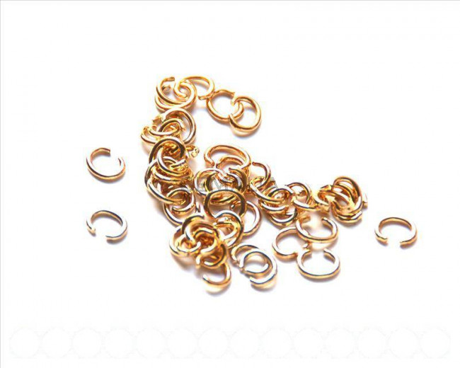 Zamak. Oval opened ring 4mm. Gold color.