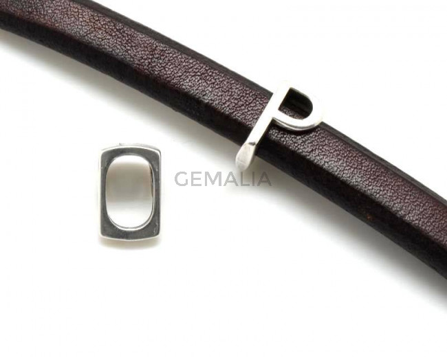 Zamak. Letter P. Silver color. Inn.10x7mm.