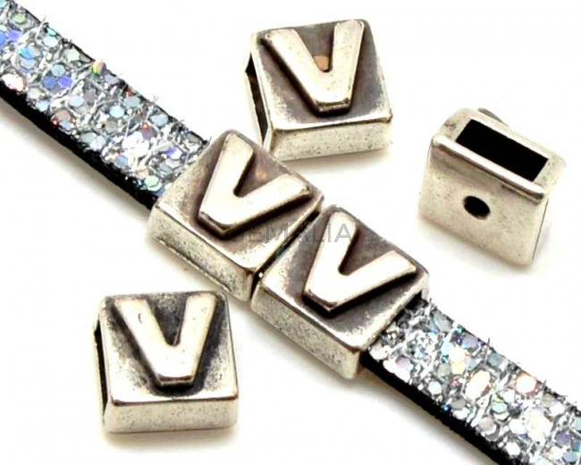 Zamak. Square. 9mm. Letter V . Silver color. Inn.6x2.5mm.