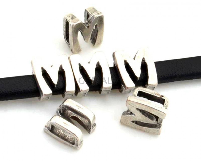 Zamak. Letter M. 9.5mm. Silver color. Inn.6x2.5mm.