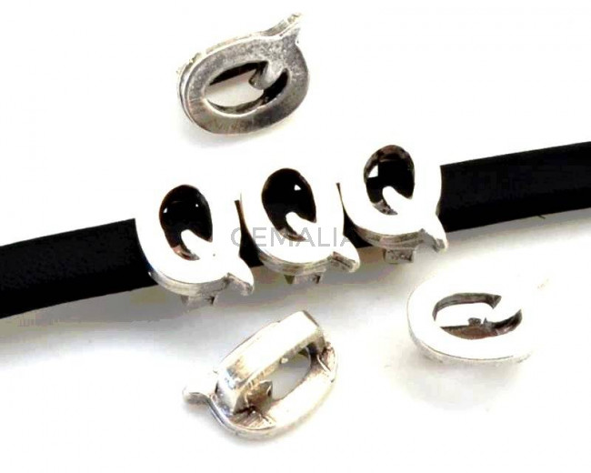 Zamak. Letter Q. 9.5mm. Silver color. Inn.6x2.5mm.