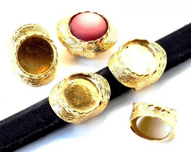 Zamak. Regaliz. Inn. coin 12mm. Gold. Inn.11x7mm.