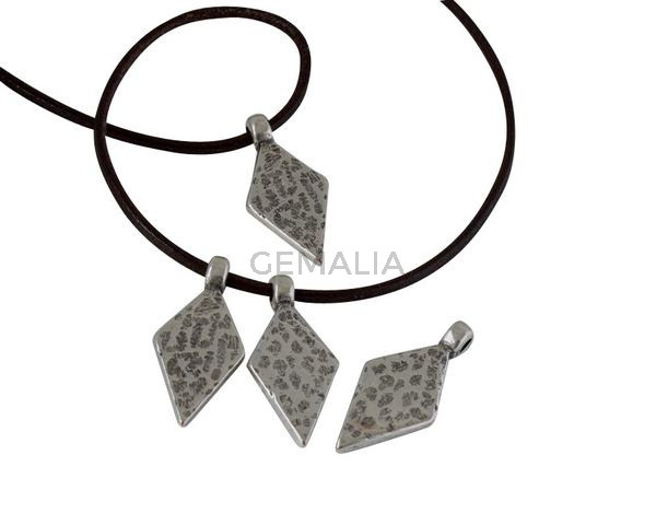 Triangule pendant Zamk 27x12.5mm. Silver. Int.2.3mm
