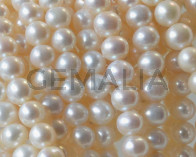 Cultured Freshwater. Round. 8-9mm. White.