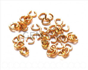 Zamak. Oval opened ring 5mm. Gold color.